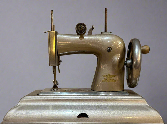 Vtg Kids' Sewing Machine