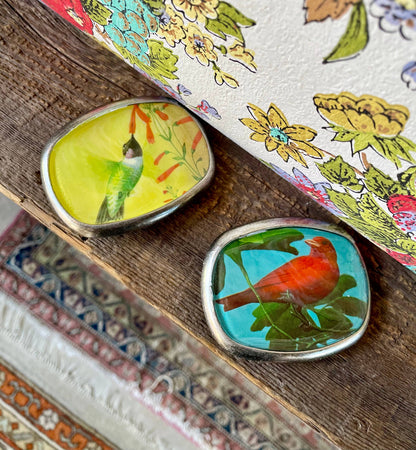 Belt buckle, bird