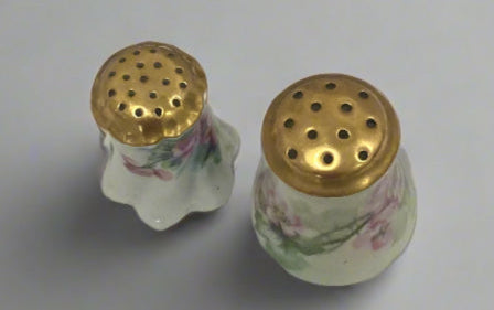 VTG Gold Gilded Floral Salt&Pepper Shaker