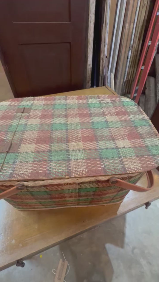 Vtg Picnic Basket plates/cups csdp