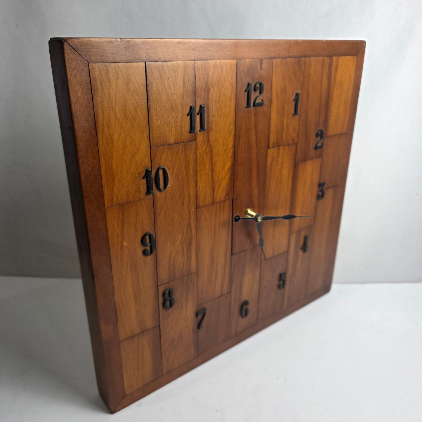 Vtg. Mid-Century Walnut Clock (CSHW)