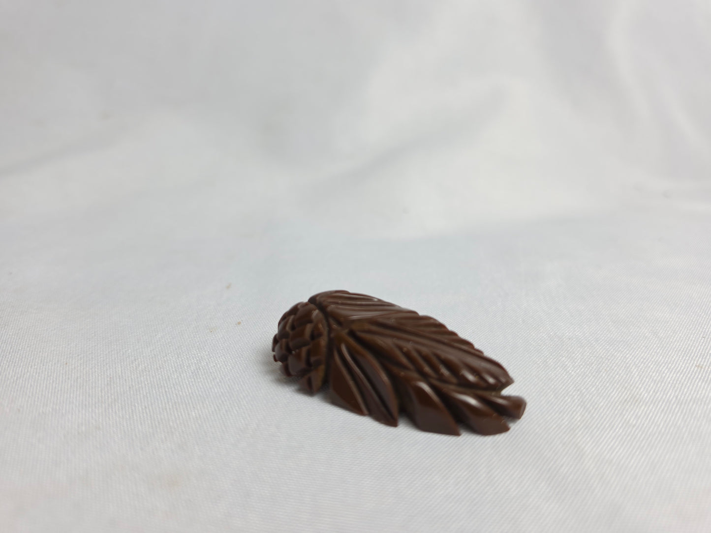 Vintage 1930s Bakelite Brown Carved Pineapple Clip By Weise CSHW